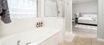 Spacious 6-bedroom 3 Bathroom Entire House in charming Gilbert Sleeps 12