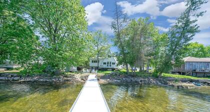 Lake front elf house🩷kayaks-fire pit🩷one hour away from Toronto