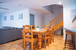 House, Multiple Beds, Kitchen, Marina View | Dining room