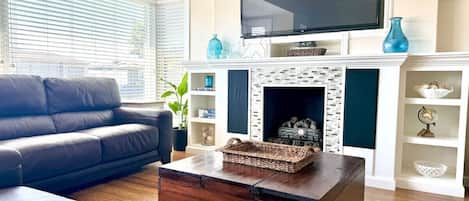 Smart TV, fireplace