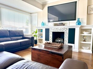 Smart TV, fireplace