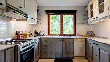 Microwave, oven, stovetop, dishwasher