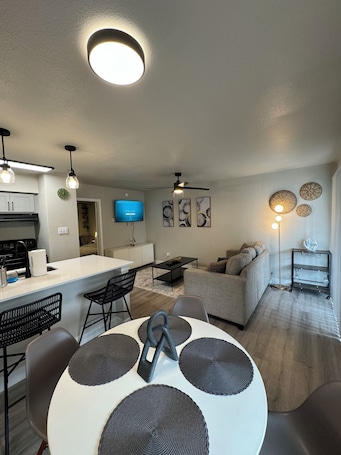 DT Dallas Cityscape Chic l 1BD