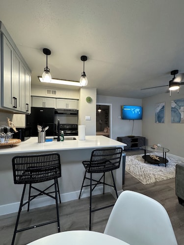 DT Dallas COZY Urban Escape 1BD 1BA Apt