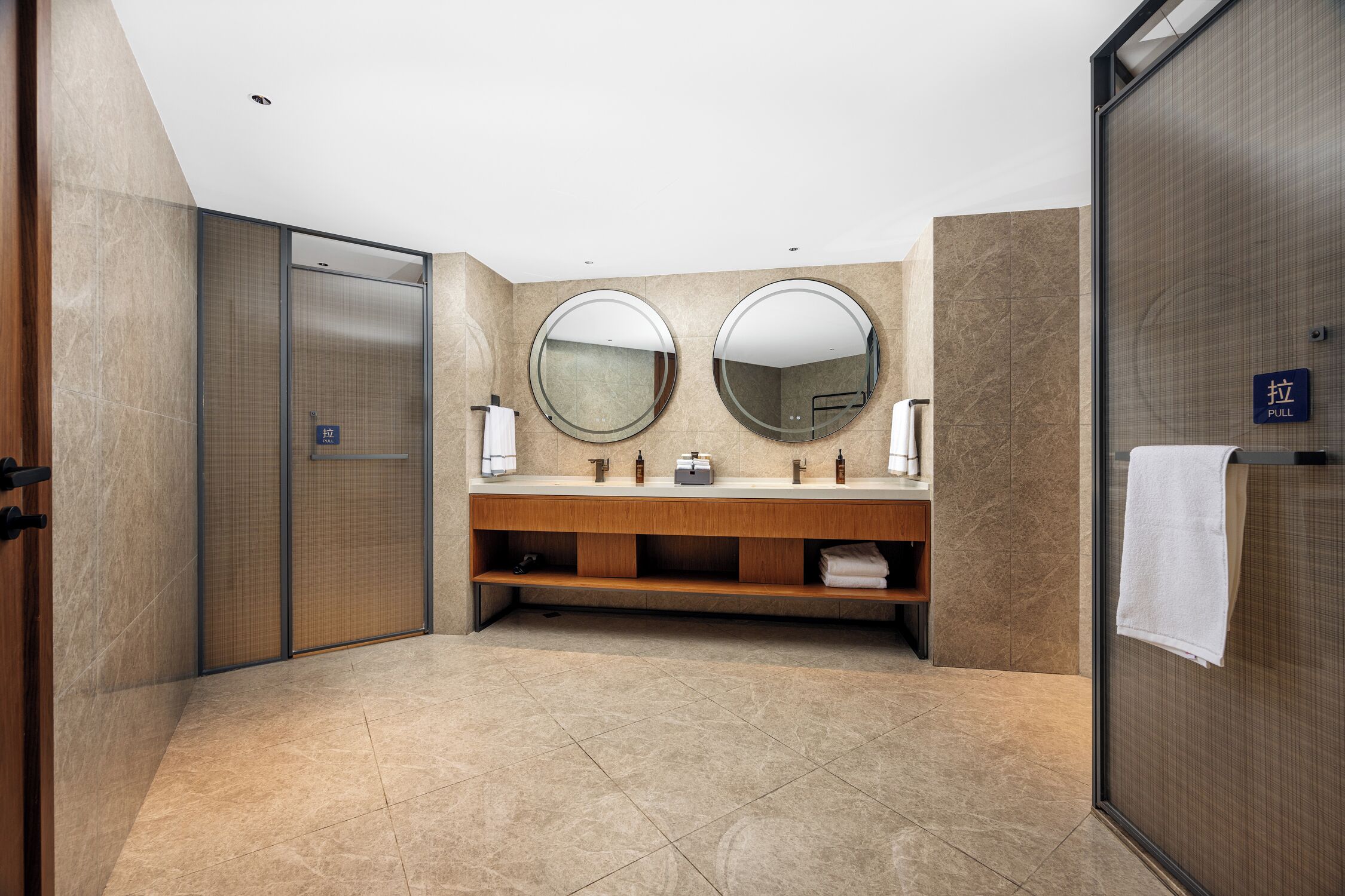 Business Room, City View | Bathroom | Shower, hair dryer, slippers, towels