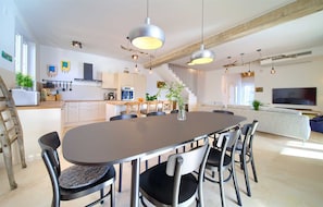 4 bedrooms - Villa Beachfront With 4 Bedrooms and 3 5 Bathrooms (Dobrinj)