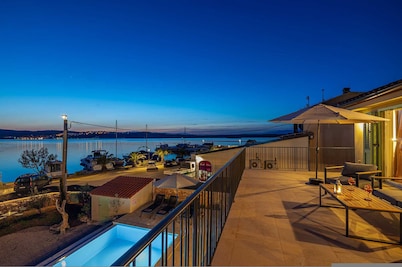 Villa Beachfront With 4 Bedrooms and 3 5 Bathrooms