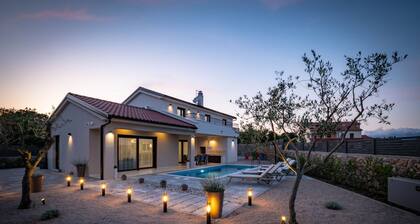 Holiday House Jewel With Private Pool