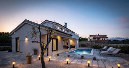 Holiday House Jewel With Private Pool
