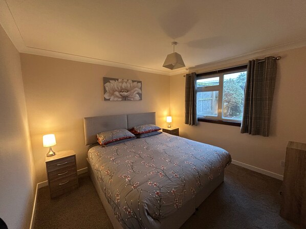 2 dormitoris, planxa i posts de planxar, wifi i roba de llit 