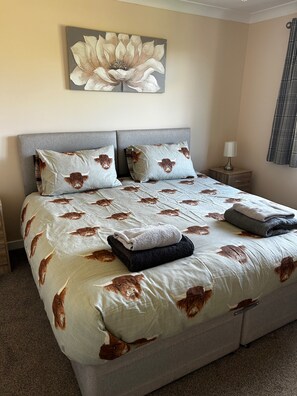 2 多间卧室、熨斗/熨衣板、WiFi、床单