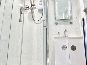 Douche, sèche-cheveux