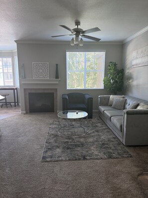 Interior - The Perfect Stay in Sacramento: 2-Bed Retreat (Sacramento)