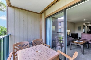 Outdoor dining - Garden Breeze Retreat | Pono Kai Resort | J202 (Kapa`a)