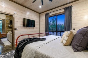 2 bedrooms, iron/ironing board, WiFi, bed sheets - Spring Special! Perfect patio, ATV trails, hiking/biking, close to everything (Broken Bow)