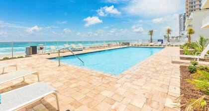 A Wave From It All Oceanfront Pool