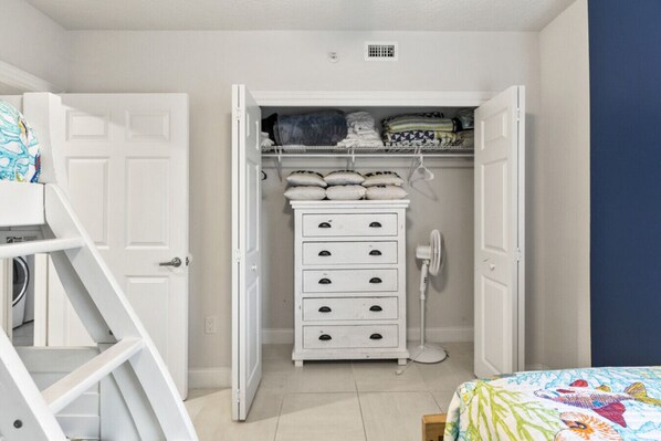 4 bedrooms, desk, iron/ironing board, free WiFi