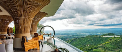 32-tommers fladskærms-tv med kabelkanaler