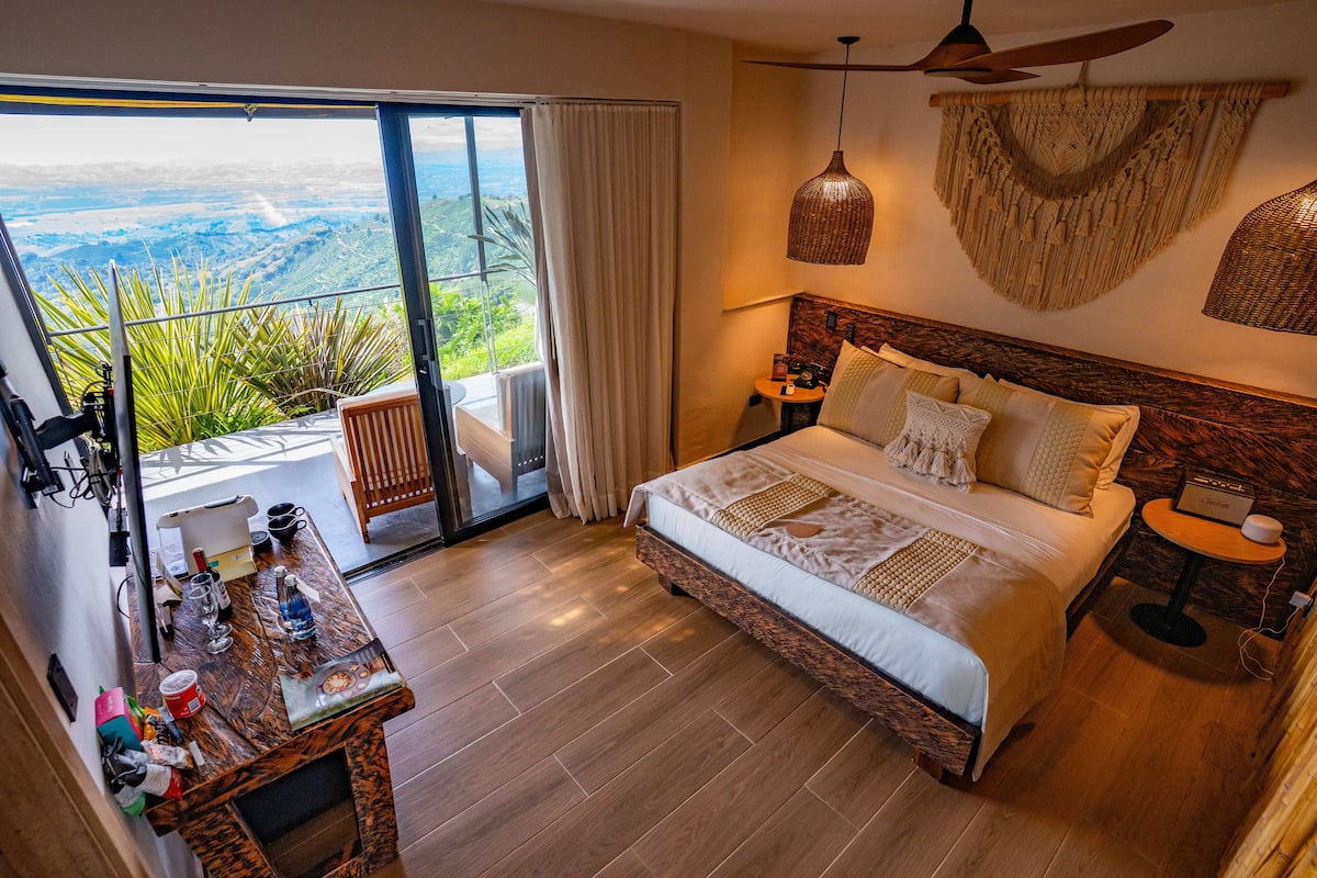 Standard Suite, 1 Queen Bed, Balcony, Mountain View | Premium bedding, down comforters, minibar, in-room safe