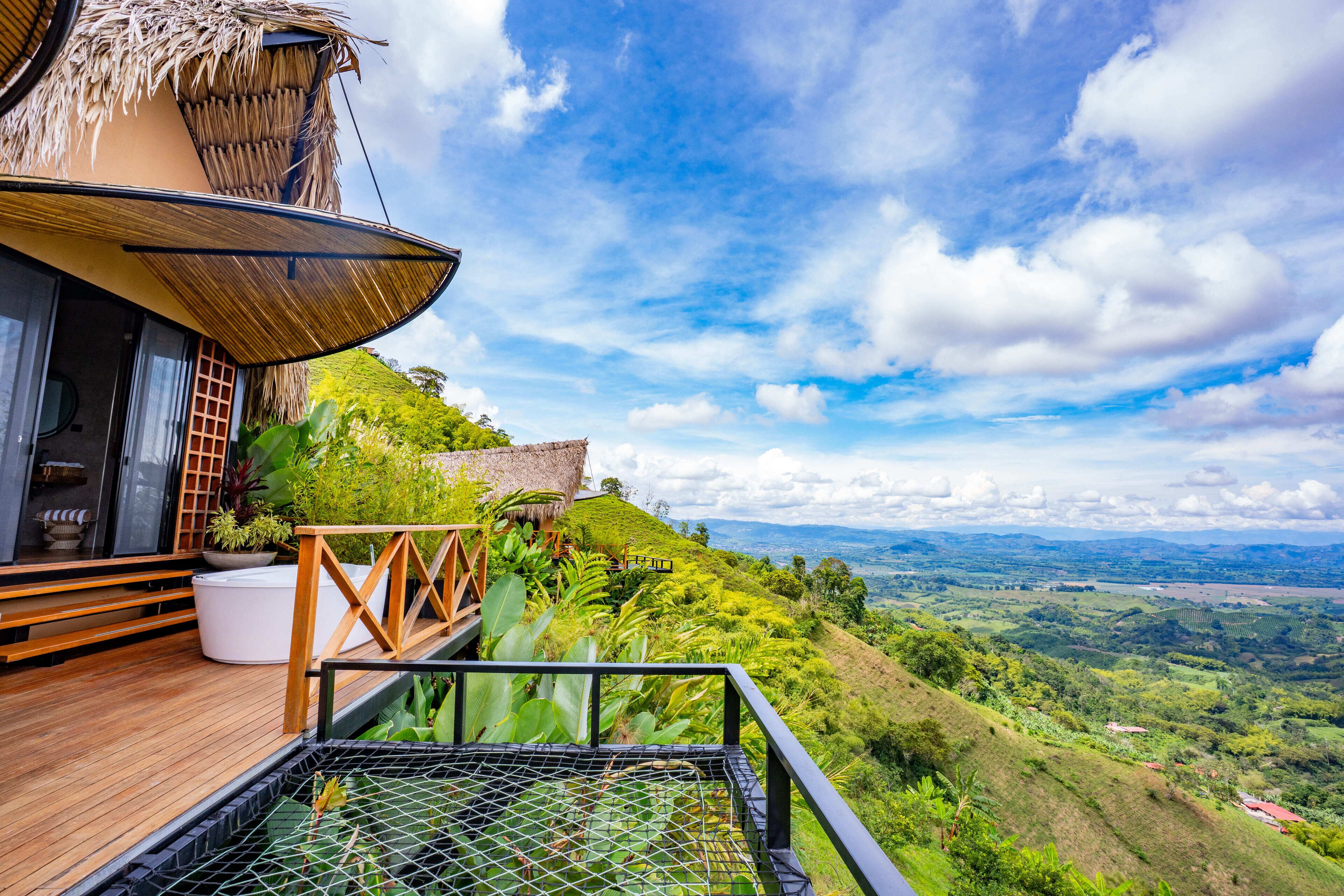 Suite superior, 1 cama Queen size, balcón, vista a la montaña | Balcón