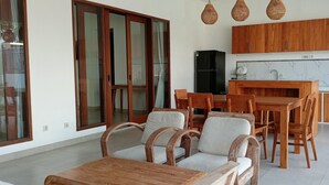 Basic Villa, Pool View | Living area - Casa de Tristo (Cemagi)