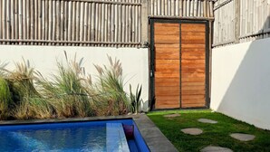 Front of property - Casa de Tristo (Cemagi)