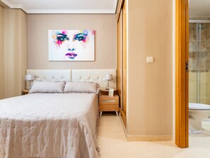 2 bedrooms, desk, Internet