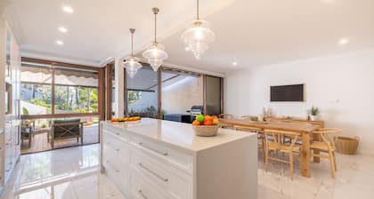 The Moorings 22, 4 Cromarty Rd - stunning townhouse with water views