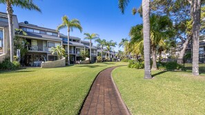 Property grounds - The Moorings 22, 4 Cromarty Rd - stunning townhouse with water views (Soldiers Point)