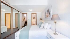 4 chambres, fer et planche à repasser, accès au Wi-Fi (inclus)