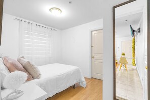 1 habitación, tabla de planchar con plancha, wifi gratis y ropa de cama 
