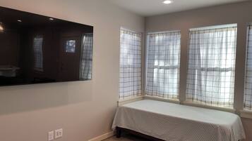 2 bedrooms, desk, free WiFi, bed sheets