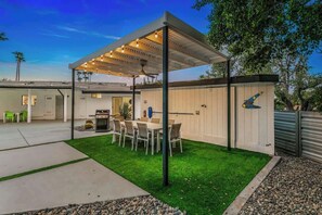 Outdoor dining - Come Fly With Me - Palm Springs (Palm Springs)