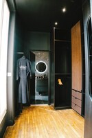 Caja de seguridad en la habitación y cortinas blackout 