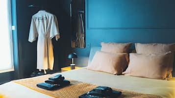 Deluxe Room, Garden View | In-room safe, blackout curtains, iron/ironing board, free WiFi