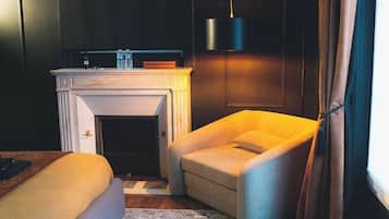 Deluxe Room | In-room safe, blackout curtains, iron/ironing board, free WiFi