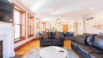 Smart TV, videojuegos, futbolito y libros