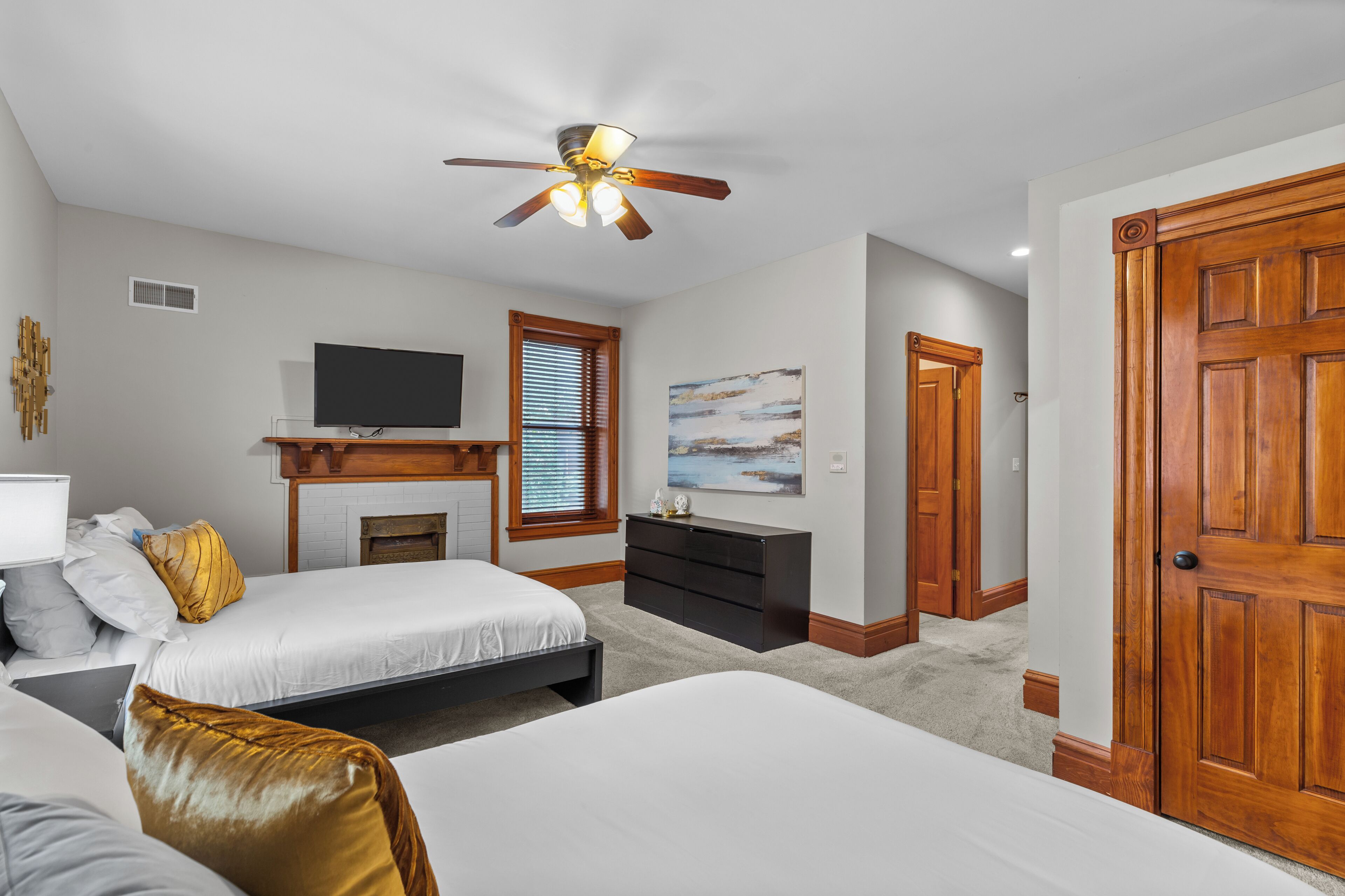 5 bedrooms, desk, iron/ironing board, free WiFi