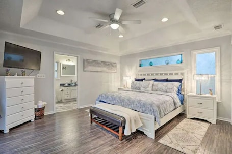 4 bedrooms, iron/ironing board, WiFi, bed sheets. Charming 4-bedroom house in St. Augustine