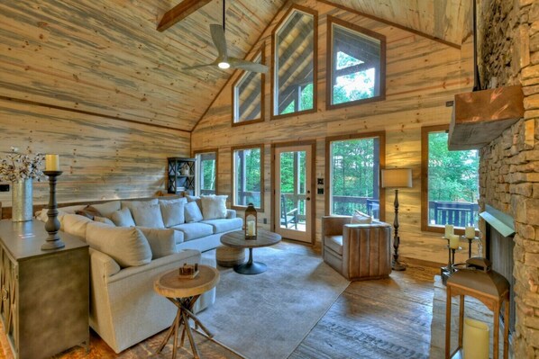 Smart TV, fireplace