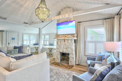 Beach House with Space for All.  Steps to Beach. Near Johns Pass. Tickets Daily to Top Attractions.