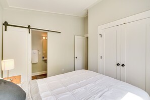 2 bedrooms, iron/ironing board, WiFi, bed sheets - 3 Mi to Duke: Downtown Durham Cottage! (Durham)