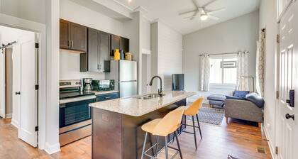 3 Mi to Duke: Downtown Durham Cottage!
