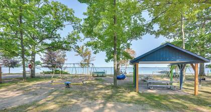 Higgins Lake Cabin - Walk to Water!