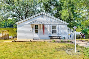 Exterior - Lakefront Home w/ Patio in Havana! (Havana)