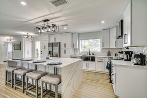 Fridge, microwave, stovetop, dishwasher - Dock & Fire Pit! Breezy Cape Coral Getaway (Cape Coral)