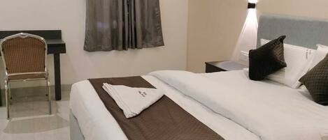 Deluxe Double Room | Soundproofing, free WiFi, bed sheets