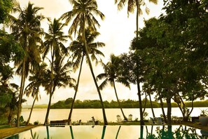 Outdoor pool - The Oya (Ahangama)