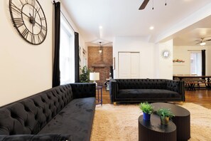 Smart TV, foosball, books - Charming & Spacious Forest Park Home (St. Louis)