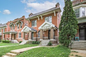 Exterior - Forrest Parks St Louis Charm is perfect for all your needs. (St. Louis)